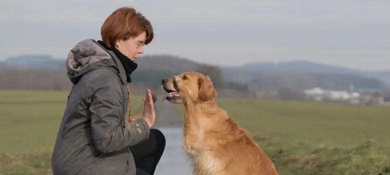 Schulhund Finya mit Frauchen Dagmar Wolff